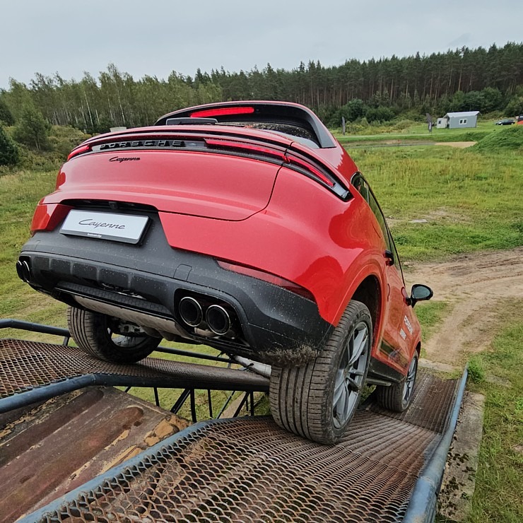 Travelnews.lv piedalās jaudīgā «Porsche Off-Road Experience» pasākumā, kas notiek sporta kompleksā «333» Travelnews.lv piedalās jaudīgā «Porsche Off-Road Experience» pasākumā, kas notiek sporta kompleksā «333» 377554