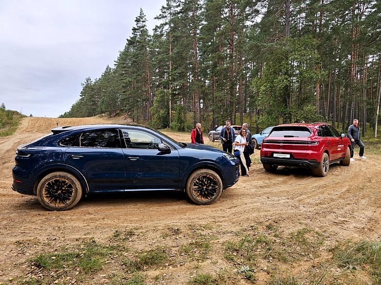 Travelnews.lv piedalās jaudīgā «Porsche Off-Road Experience» pasākumā, kas notiek sporta kompleksā «333» 377524