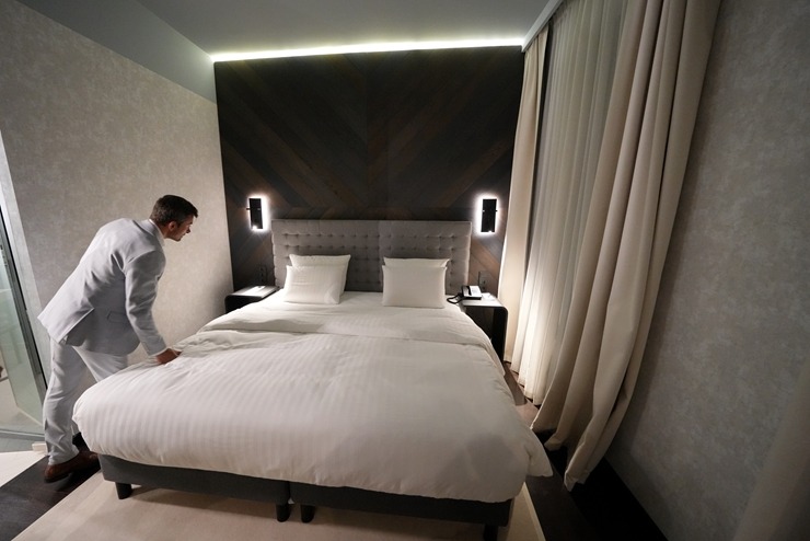 Daži foto mirkļi no «Pullman Riga Old Town Hotel» grandiozās ballītes pēc viesnīcas rekonstrukcijas. Foto: Paula Čurkste Daži foto mirkļi no «Pullman Riga Old Town Hotel» grandiozās ballītes pēc viesnīcas rekonstrukcijas. Foto: Paula Čurkste 378117