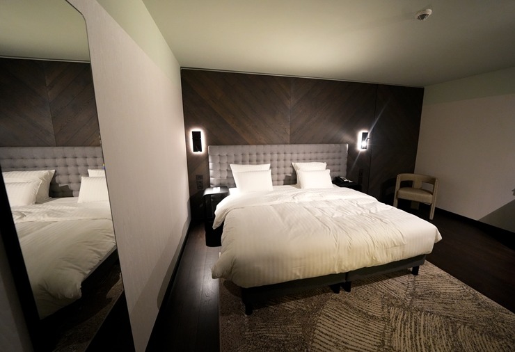 Daži foto mirkļi no «Pullman Riga Old Town Hotel» grandiozās ballītes pēc viesnīcas rekonstrukcijas. Foto: Paula Čurkste Daži foto mirkļi no «Pullman Riga Old Town Hotel» grandiozās ballītes pēc viesnīcas rekonstrukcijas. Foto: Paula Čurkste 378121