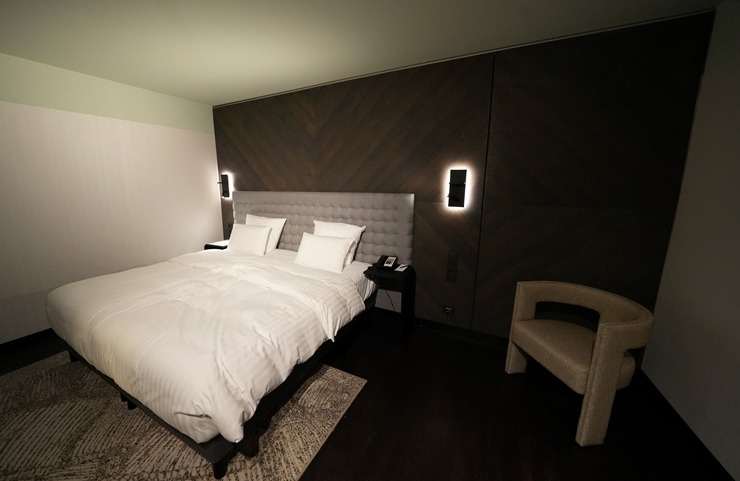Daži foto mirkļi no «Pullman Riga Old Town Hotel» grandiozās ballītes pēc viesnīcas rekonstrukcijas. Foto: Paula Čurkste Daži foto mirkļi no «Pullman Riga Old Town Hotel» grandiozās ballītes pēc viesnīcas rekonstrukcijas. Foto: Paula Čurkste 378123