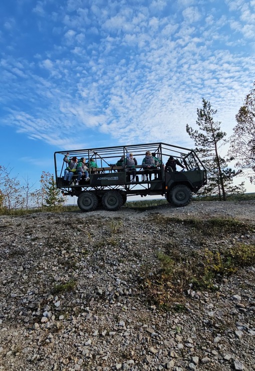 Braucam ar īpašu apvidus auto no « Adrenaator» pa Aidu alpiem Igaunijas Austrumviru apriņķī. Sadarbībā ar «Active Travel» un Idaviru Braucam ar īpašu apvidus auto no « Adrenaator» pa Aidu alpiem Igaunijas Austrumviru apriņķī. Sadarbībā ar «Active Travel» un Idaviru 378446
