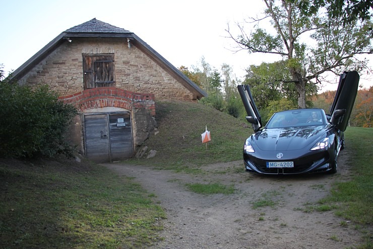 Ar jauno «MG Cyberster» apceļojam Turaidas muzejrezervātu sadarbībā ar «Autobrava» 378516