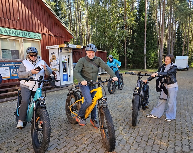 Apmeklējam Alutaguses Veselības sporta centru un iepazīstam meža velobraukšanu un disku golfu. Sadarbībā «Active Travel» un Idaviru Apmeklējam Alutaguses Veselības sporta centru un iepazīstam meža velobraukšanu un disku golfu. Sadarbībā «Active Travel» un Idaviru 378603