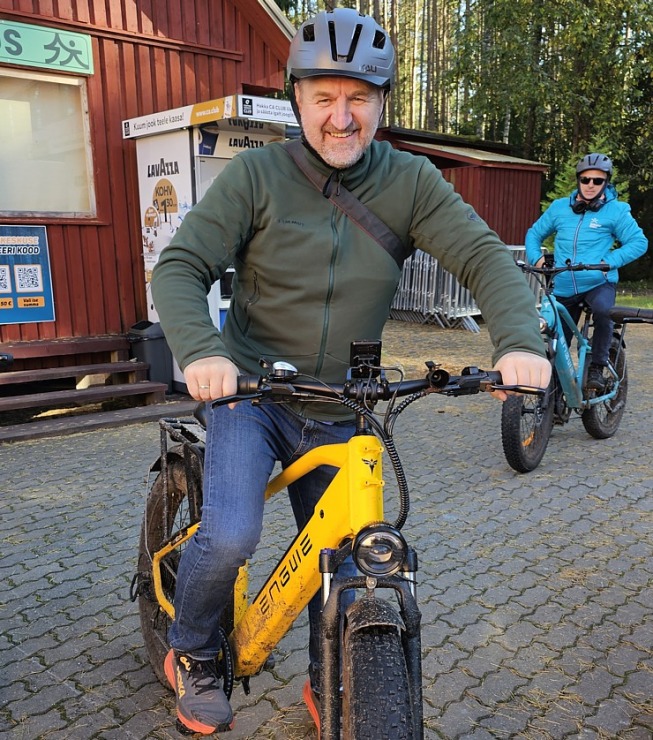 Apmeklējam Alutaguses Veselības sporta centru un iepazīstam meža velobraukšanu un disku golfu. Sadarbībā «Active Travel» un Idaviru Apmeklējam Alutaguses Veselības sporta centru un iepazīstam meža velobraukšanu un disku golfu. Sadarbībā «Active Travel» un Idaviru 378604
