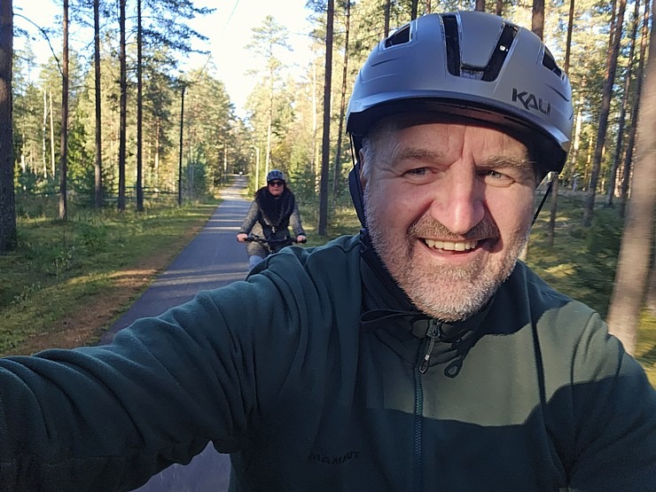 Apmeklējam Alutaguses Veselības sporta centru un iepazīstam meža velobraukšanu un disku golfu. Sadarbībā «Active Travel» un Idaviru 378606