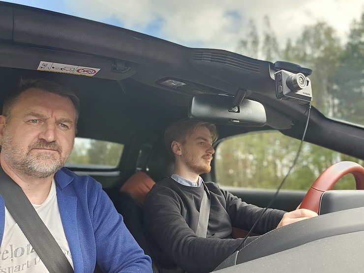 Ar jauno «MG Cyberster» apceļojam Bauskas pili sadarbībā ar «Autobrava» 378650