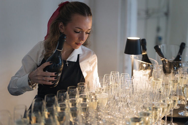 Atklāta armēņu fotogrāfes Nairas Kosjanas personiskā izstāde par skaistuma standartiem un sevis pieņemšanu 378734