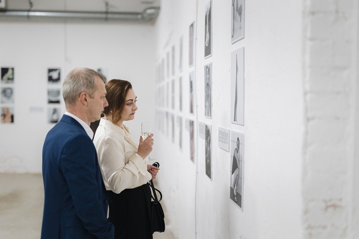 Atklāta armēņu fotogrāfes Nairas Kosjanas personiskā izstāde par skaistuma standartiem un sevis pieņemšanu Atklāta armēņu fotogrāfes Nairas Kosjanas personiskā izstāde par skaistuma standartiem un sevis pieņemšanu 378727
