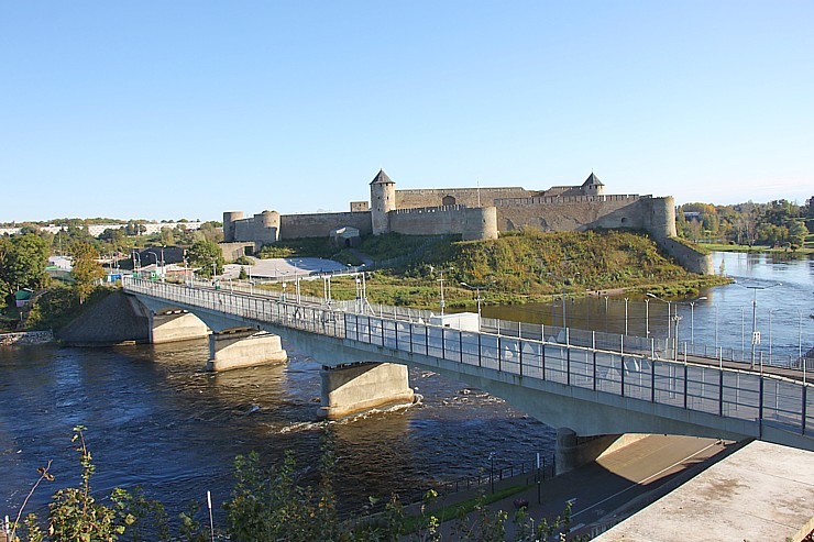Nr.12 Aplūkojam Igaunijas - Krievijas robežu starp Narvu un Ivangorodu. Sadarbībā ar «Active Travel» un Idaviru 378822