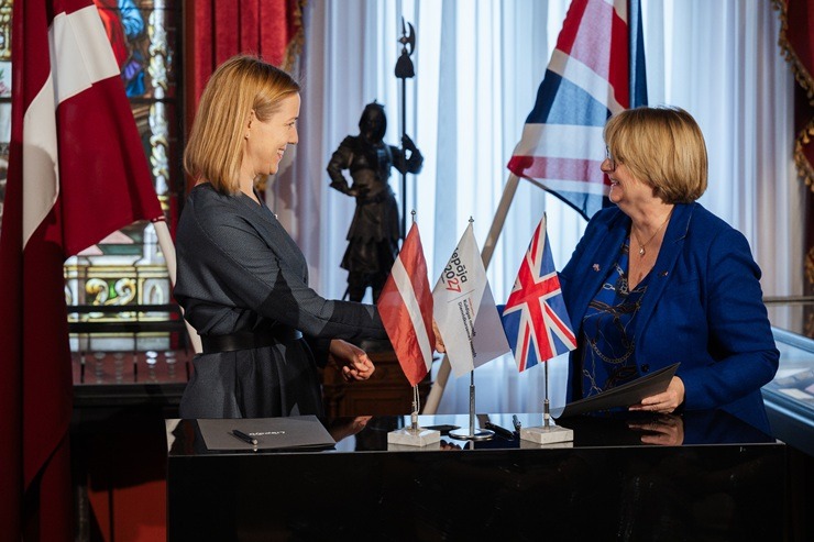 Parakstīts sadarbības memorands starp Liepāja 2027, Lielbritānijas vēstniecību Latvijā un British Council Parakstīts sadarbības memorands starp Liepāja 2027, Lielbritānijas vēstniecību Latvijā un British Council 378873