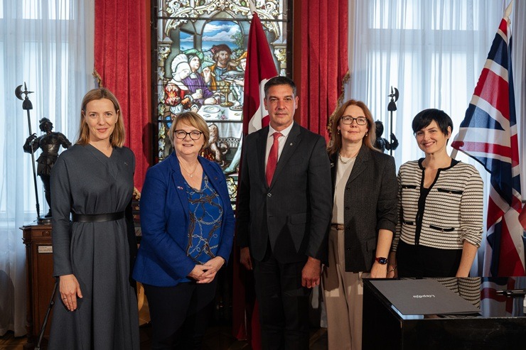 Parakstīts sadarbības memorands starp Liepāja 2027, Lielbritānijas vēstniecību Latvijā un British Council Parakstīts sadarbības memorands starp Liepāja 2027, Lielbritānijas vēstniecību Latvijā un British Council 378875