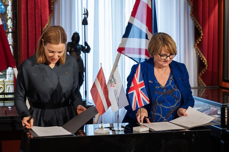 Parakstīts sadarbības memorands starp Liepāja 2027, Lielbritānijas vēstniecību Latvijā un British Council Parakstīts sadarbības memorands starp Liepāja 2027, Lielbritānijas vēstniecību Latvijā un British Council 378871