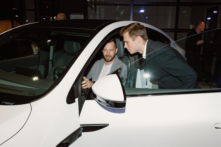 Svinīgā pasākumā atklāj jauno «XPENG Center Riga» autosalonu 378935