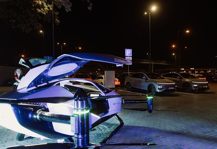 Svinīgā pasākumā atklāj jauno «XPENG Center Riga» autosalonu 378936