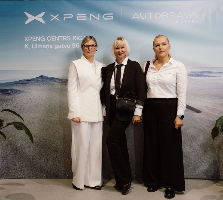 Svinīgā pasākumā atklāj jauno «XPENG Center Riga» autosalonu 378929