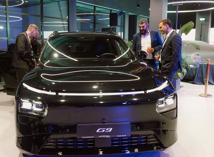 Svinīgā pasākumā atklāj jauno «XPENG Center Riga» autosalonu 378931