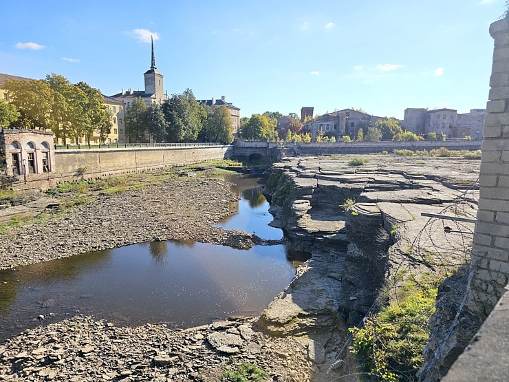 Apmeklējam iespaidīgās Krēnholmas manufaktūras celtnes Narvā un to vēsturi. Sadarbībā ar «Active Travel» un Idaviru Apmeklējam iespaidīgās Krēnholmas manufaktūras celtnes Narvā un to vēsturi. Sadarbībā ar «Active Travel» un Idaviru 378986