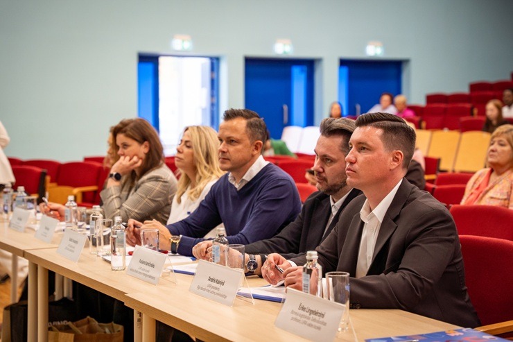 Biznesa augstskolā «Turība» norisinās tūrisma konference «Tūrisma attīstības recepte: ilgtspējība, atbildība, drošība» 379102
