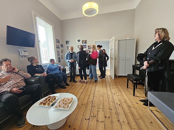 Leģendārās Dzintaru koncertzāles apskate ar iespēju ielūkoties mākslinieku grimētavās. Sadarbībā ar VisitJurmala.lv Leģendārās Dzintaru koncertzāles apskate ar iespēju ielūkoties mākslinieku grimētavās. Sadarbībā ar VisitJurmala.lv 379340