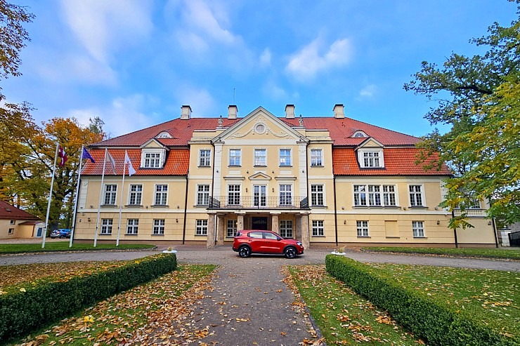 Sadarbībā ar auto nomu «SIXT Latvija» (Opel Frontera 27 eiro dienā) apceļojam Mālpils muižu 379480