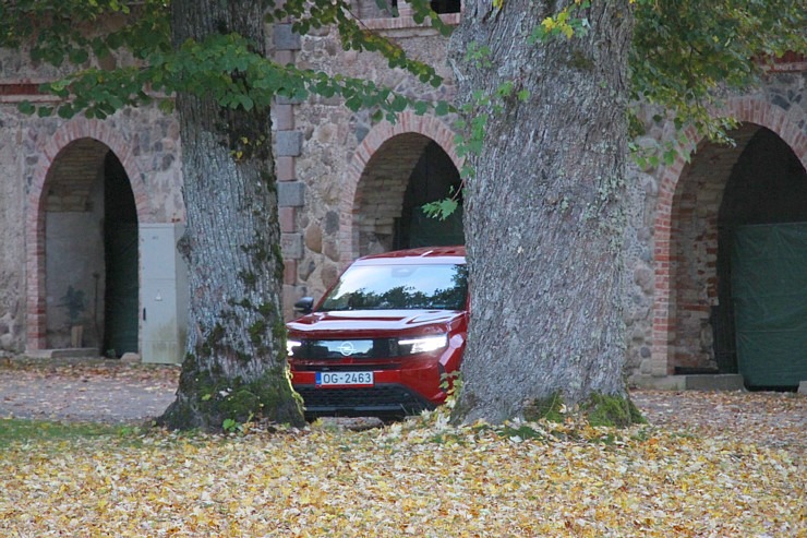 Sadarbībā ar auto nomu «SIXT Latvija» (Opel Frontera 27 eiro dienā) apceļojam Mālpils muižu 379499