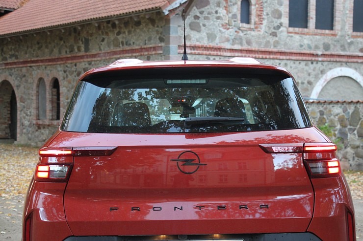 Sadarbībā ar auto nomu «SIXT Latvija» (Opel Frontera 27 eiro dienā) apceļojam Mālpils muižu 379500