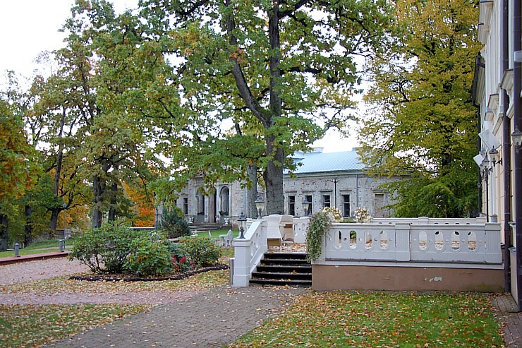 Sadarbībā ar auto nomu «SIXT Latvija» (Opel Frontera 27 eiro dienā) apceļojam Mālpils muižu 379506