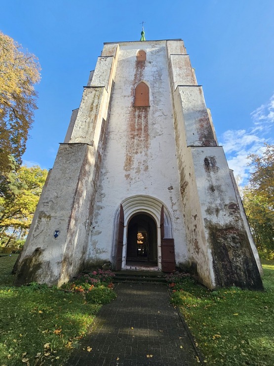 Apmeklējam Zlēku luterāņu baznīcu, kas celta celta ap 1645.gadu, Ventspils novadā  Apmeklējam Zlēku luterāņu baznīcu, kas celta celta ap 1645.gadu, Ventspils novadā 379645