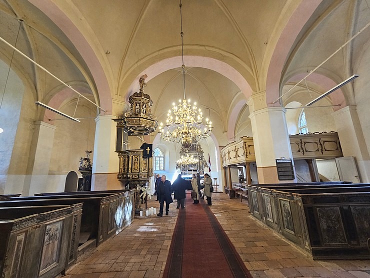 Apmeklējam Zlēku luterāņu baznīcu, kas celta celta ap 1645.gadu, Ventspils novadā  Apmeklējam Zlēku luterāņu baznīcu, kas celta celta ap 1645.gadu, Ventspils novadā 379649