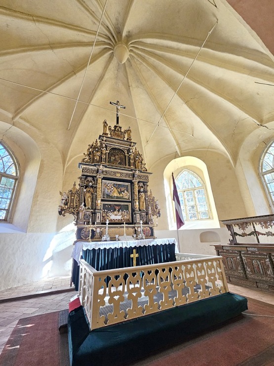 Apmeklējam Zlēku luterāņu baznīcu, kas celta celta ap 1645.gadu, Ventspils novadā  Apmeklējam Zlēku luterāņu baznīcu, kas celta celta ap 1645.gadu, Ventspils novadā 379651