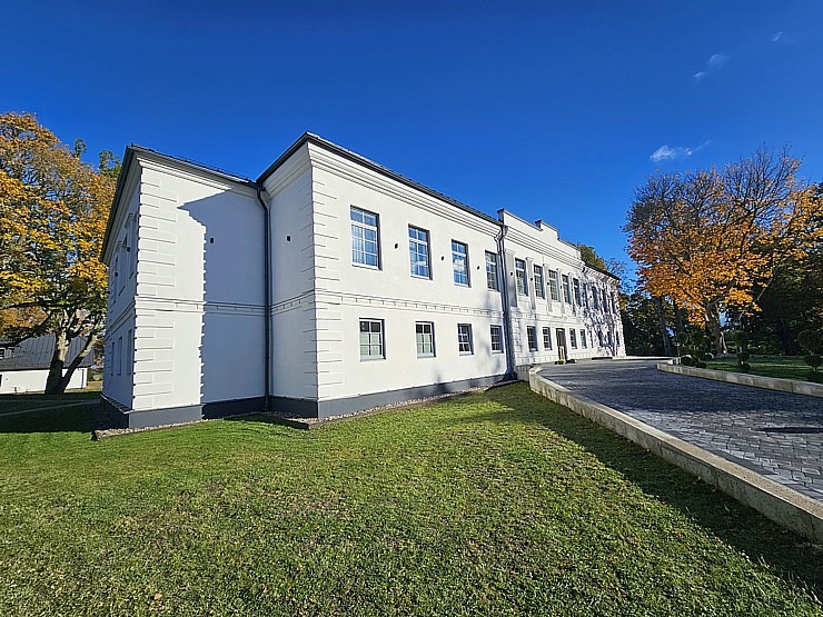 Apmeklējam Vārves muižas kompleksu Ventas krastā Ventspils novadā  Apmeklējam Vārves muižas kompleksu Ventas krastā Ventspils novadā 380037