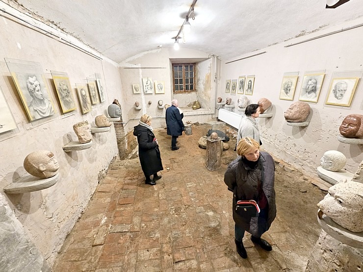 Iepazīstam Dundagas pili Talsu novadā, kas piedāvā naktsmītni, TIC, izstādes un konferenču telpas  Iepazīstam Dundagas pili Talsu novadā, kas piedāvā naktsmītni, TIC, izstādes un konferenču telpas 380114