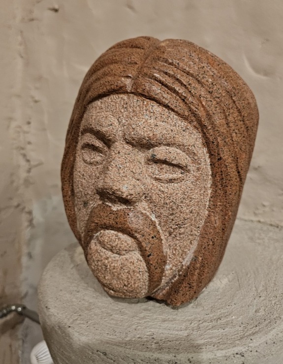 Iepazīstam Dundagas pili Talsu novadā, kas piedāvā naktsmītni, TIC, izstādes un konferenču telpas 380116