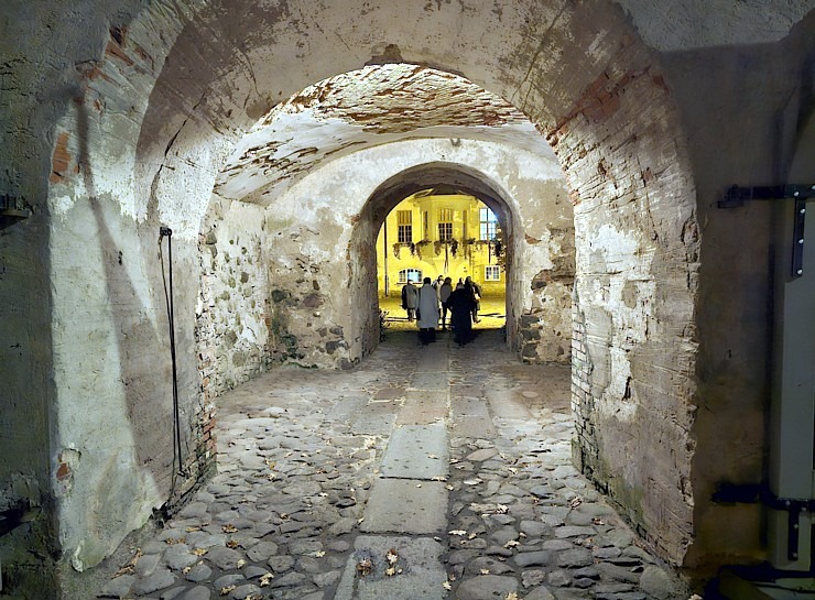 Iepazīstam Dundagas pili Talsu novadā, kas piedāvā naktsmītni, TIC, izstādes un konferenču telpas  Iepazīstam Dundagas pili Talsu novadā, kas piedāvā naktsmītni, TIC, izstādes un konferenču telpas 380100