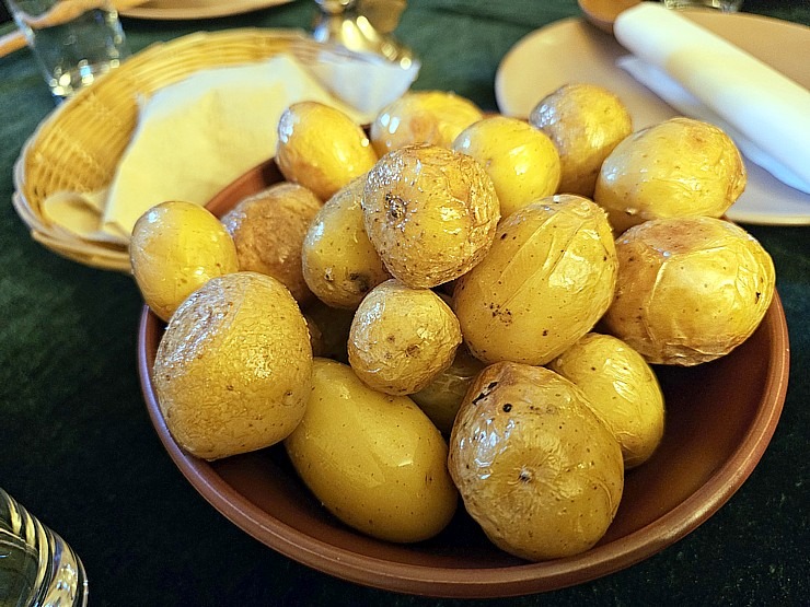 Izbaudām Jaunpils pils kroga pusdienu piedāvājumu Tukuma novadā  Izbaudām Jaunpils pils kroga pusdienu piedāvājumu Tukuma novadā 380157