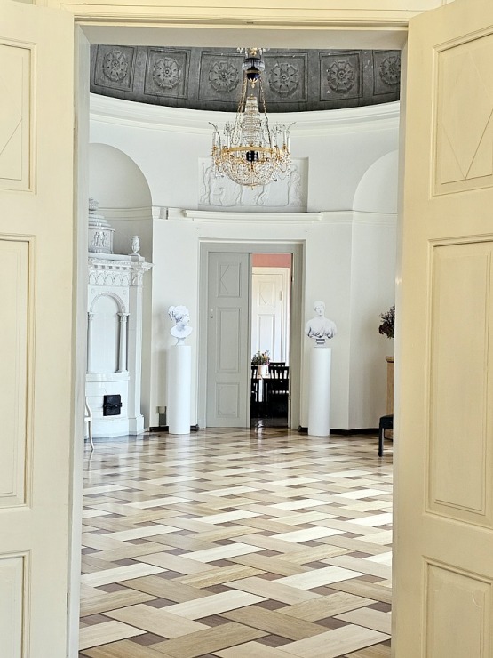 Iepazīstam klasicisma stila Jaunauces pili Saldus novadā  Iepazīstam klasicisma stila Jaunauces pili Saldus novadā 380263