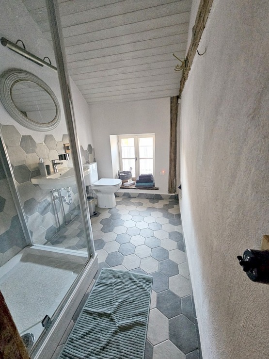 Travelnews.lv divas naktis nakšņo Kuldīgas dizaina viesnīcas « Sīmanis » apartamentos 380304