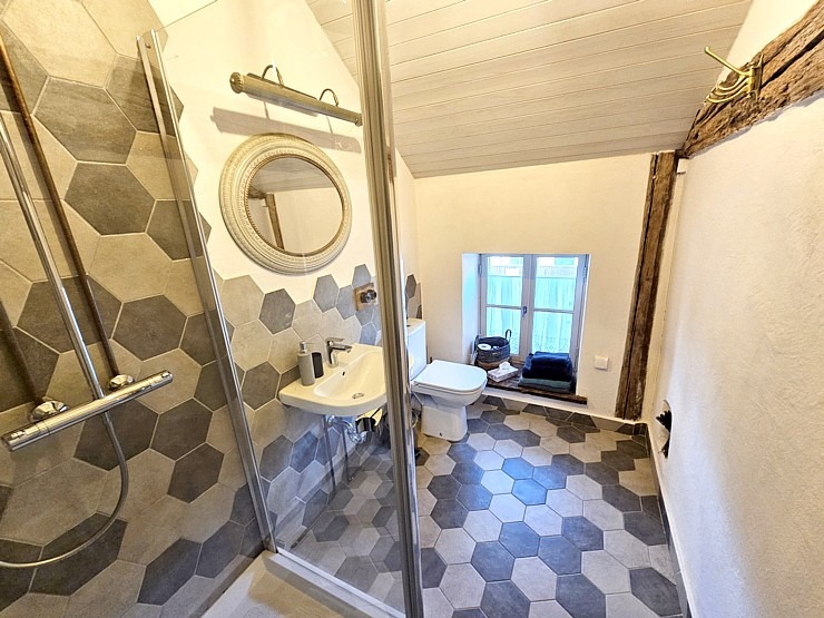 Travelnews.lv divas naktis nakšņo Kuldīgas dizaina viesnīcas « Sīmanis » apartamentos 380305