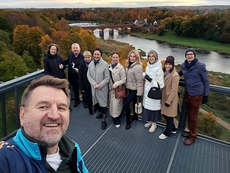 Pēcpusdienas pastaigā iepazīstam UNESCO Pasaules mantojuma sarakstā iekļauto Kuldīgu 380484
