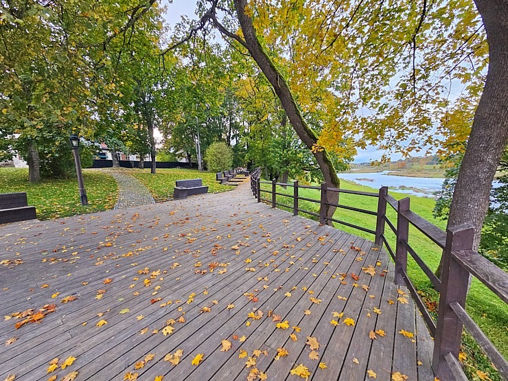Pēcpusdienas pastaigā iepazīstam UNESCO Pasaules mantojuma sarakstā iekļauto Kuldīgu 380495