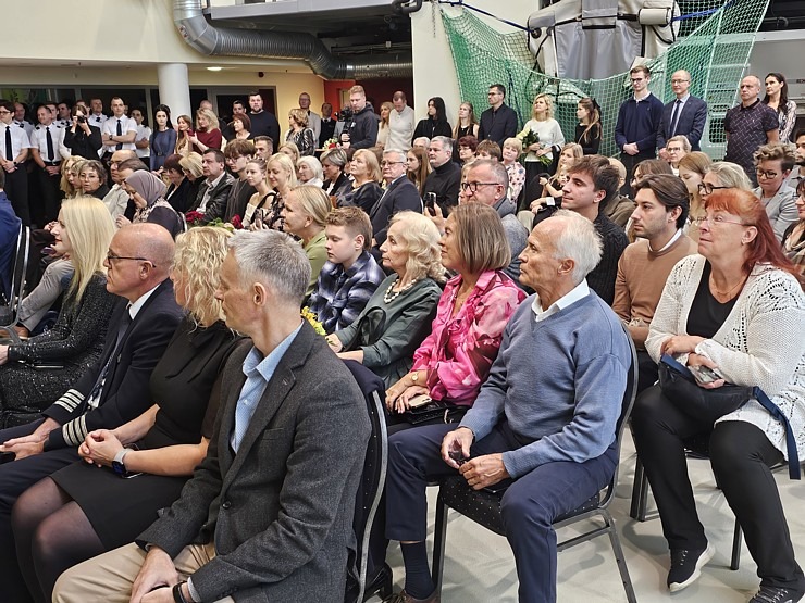 «airBaltic» Pilotu akadēmijas izlaidums ar 11 valstu absolventiem 380558