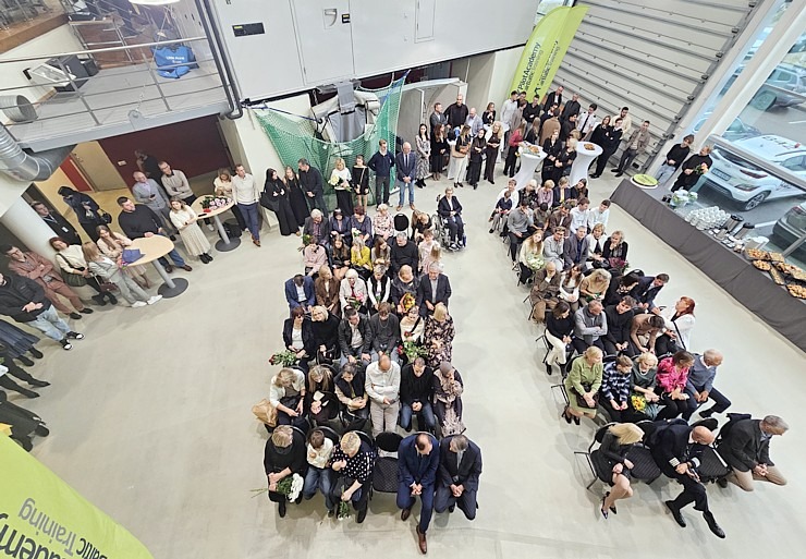 «airBaltic» Pilotu akadēmijas izlaidums ar 11 valstu absolventiem 380550