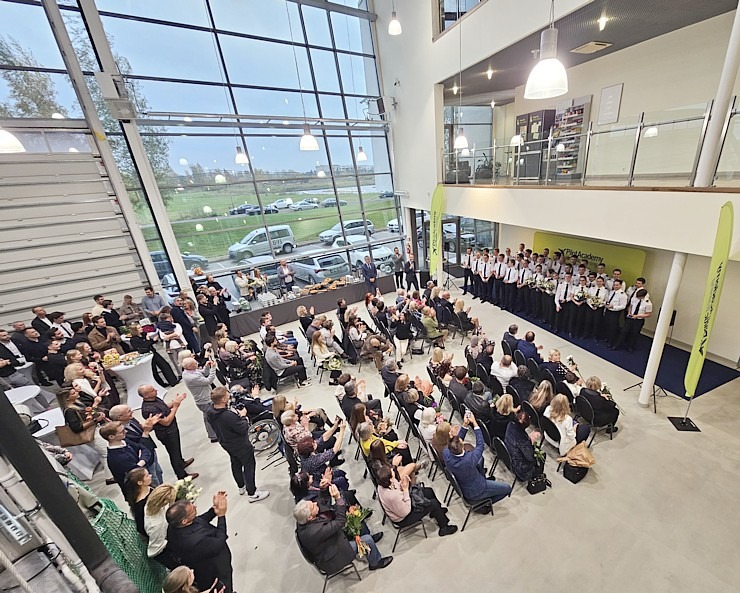 «airBaltic» Pilotu akadēmijas izlaidums ar 11 valstu absolventiem 380569