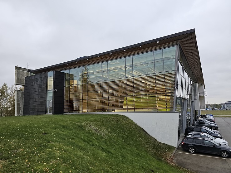 «airBaltic» Pilotu akadēmijas izlaidums ar 11 valstu absolventiem 380573