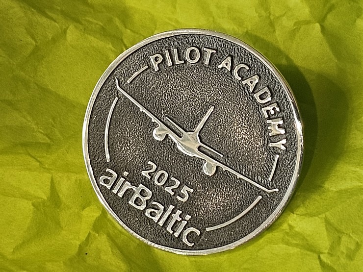 «airBaltic» Pilotu akadēmijas izlaidums ar 11 valstu absolventiem 380553