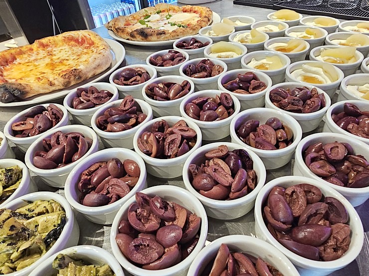 Tiek atklāta ēdināšanas zona « POSTe food hall » tirdzniecības centrā « Origo » 380814