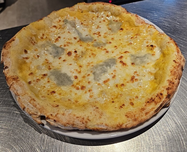 Tiek atklāta ēdināšanas zona « POSTe food hall » tirdzniecības centrā « Origo » 380816