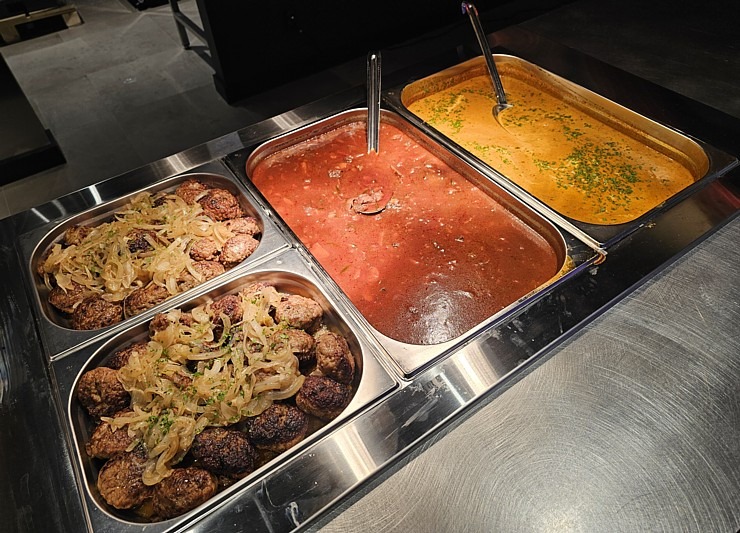 Tiek atklāta ēdināšanas zona « POSTe food hall » tirdzniecības centrā « Origo » 380821