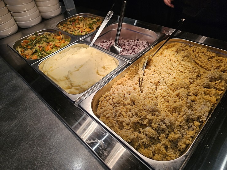 Tiek atklāta ēdināšanas zona « POSTe food hall » tirdzniecības centrā « Origo » 380823